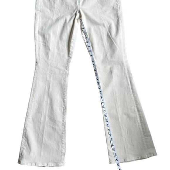 MOTHER The Weekender Flare Jeans Eggnog Cream White Size 33 NWT - Picture 5 of 9
